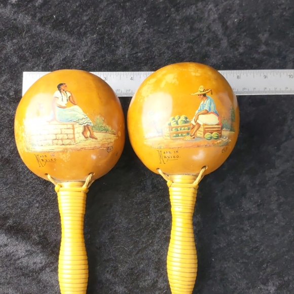 Vintage Handpainted Mexican maracas - Picture 7 of 7